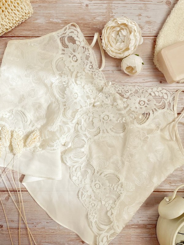 How to choose the right type of lace for your outfit